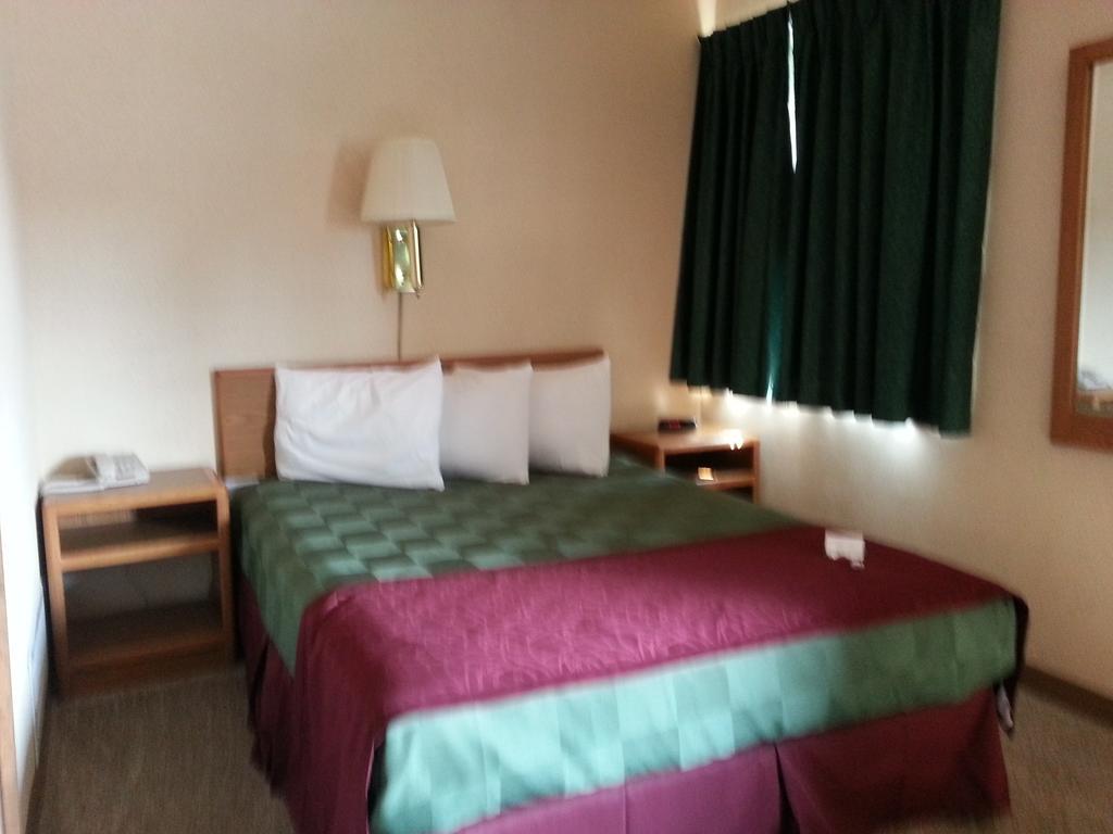 Mid Town Motel Грейт-Фоллс Номер фото
