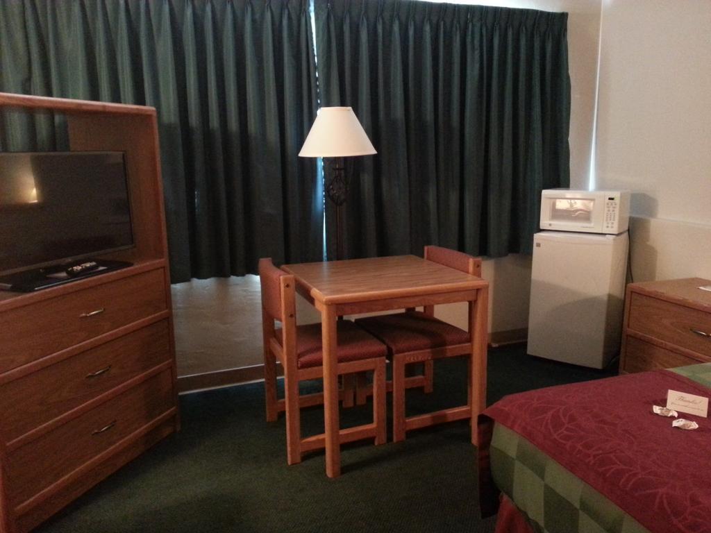 Mid Town Motel Грейт-Фоллс Номер фото